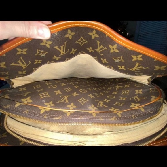 Authentic LOUIS VUITTON Executive Attaché Bag - Picture 8 of 12